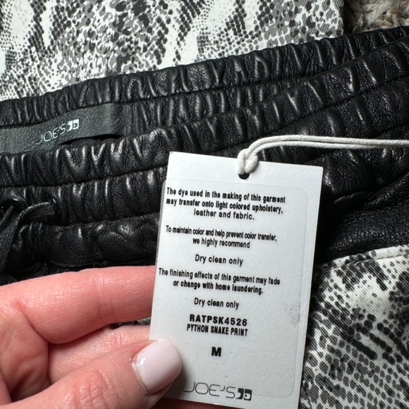 Joe's Jeans Shorts Women's MD Black White Rocky Bermuda Python Snake Print NWT - Picture 4 of 8